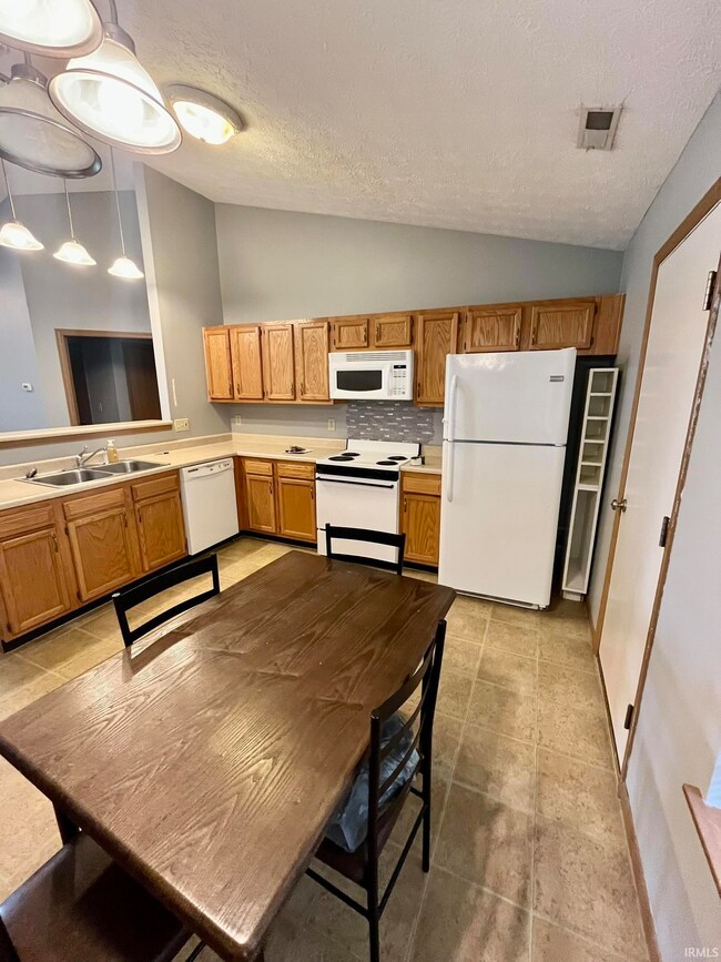 2317 Hopkins Dr unit 23, West Lafayette, IN 47906 - photo 6