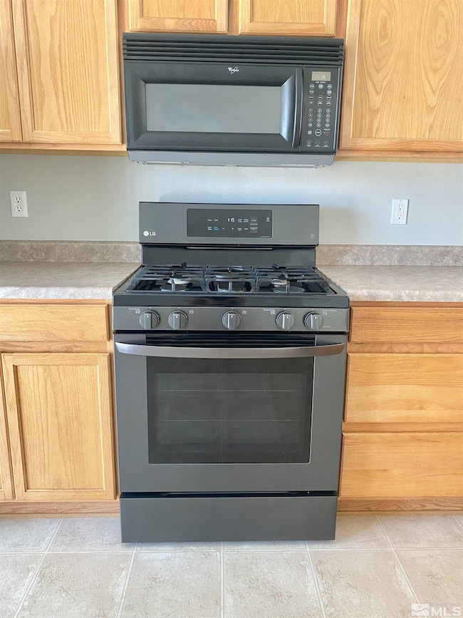 8660 Umber Sky Ct, Reno, NV 89506 - photo 7