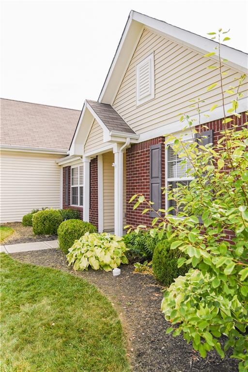 871 Grandiflora Dr, Greenwood, IN 46143 - photo 3