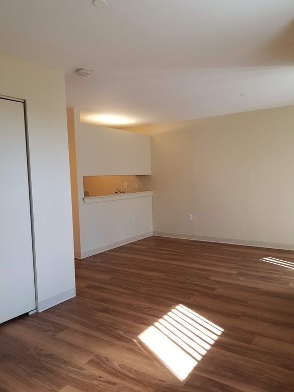 The Montclair Condominiums unit 107, Quincy, MA 02171 - photo 2