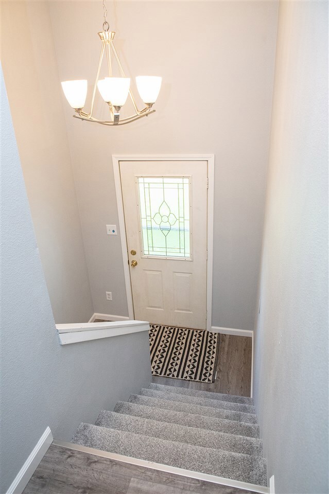 1032 Linbud Ln, Waterloo, IA 50701 - photo 2