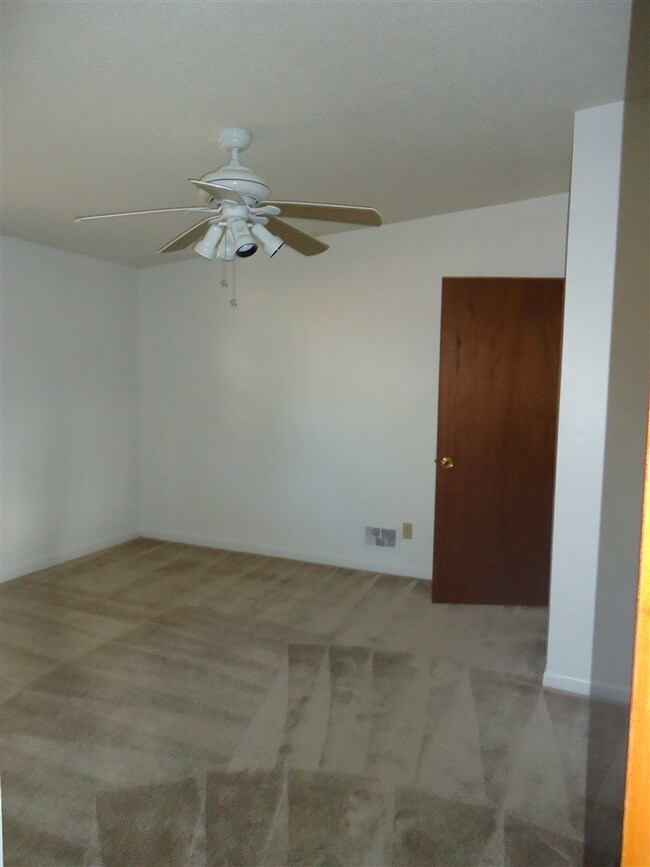 900 Vernon Dr, Jacksonville, NC 28540 - photo 3