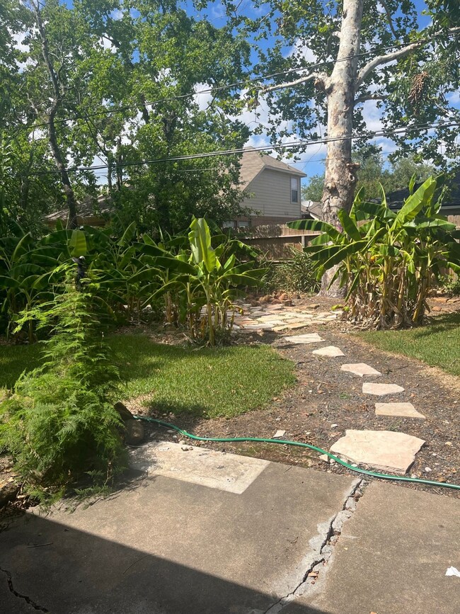 11027 Caribbean Ln, Houston, TX 77089 - photo 5