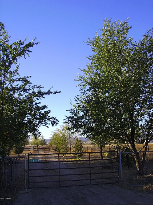 1805 W Quarterhorse Way, Paulden, AZ 86334 - photo 2