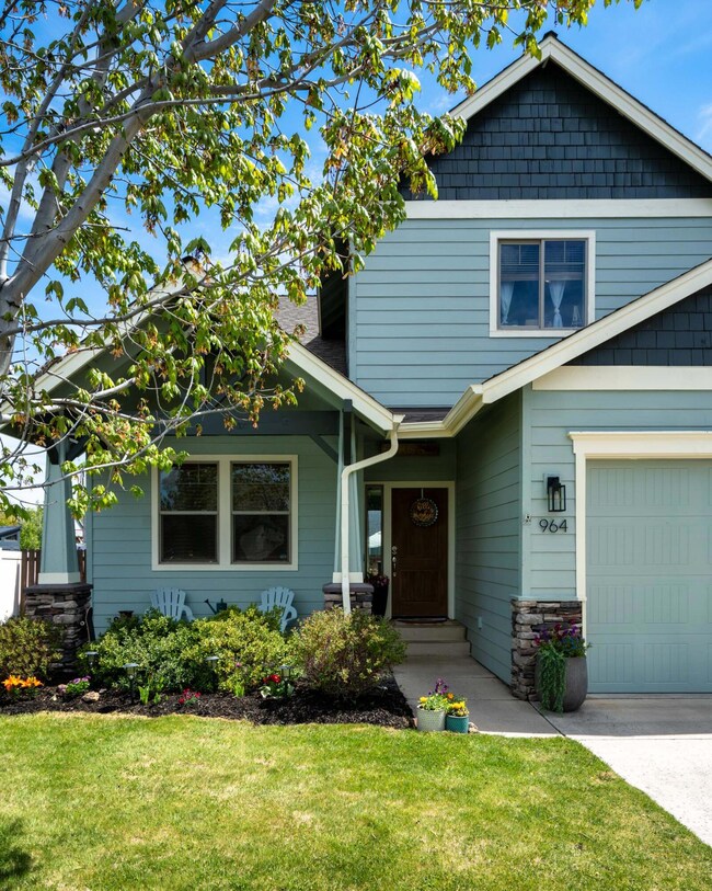 964 SW 25th Ln, Redmond, OR 97756 - photo 2