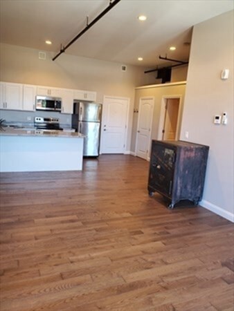 1 Main St unit 309, Peabody, MA 01960 - photo 4