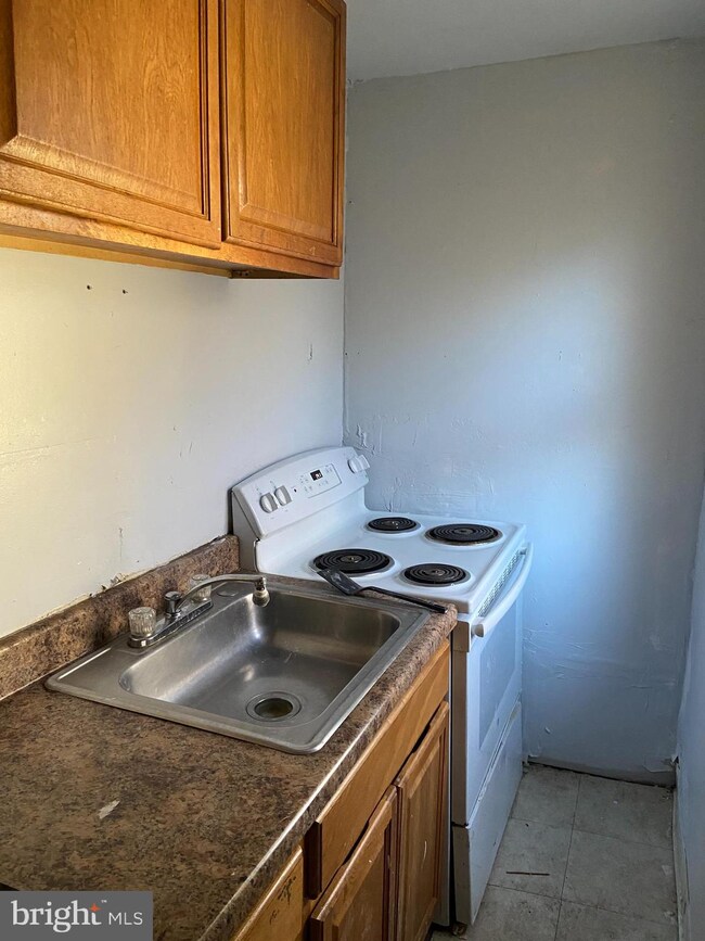 5639 Heiskell St, Philadelphia, PA 19144 - photo 4