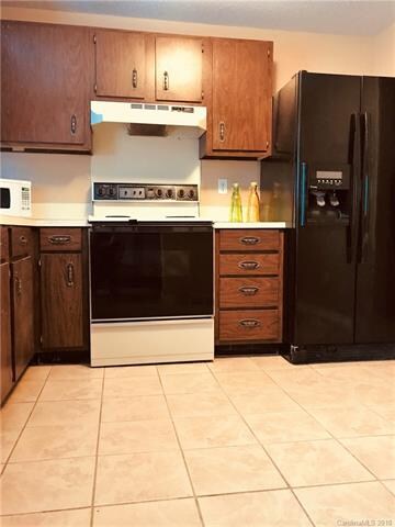 Kitchen view 2 (fridge not included)