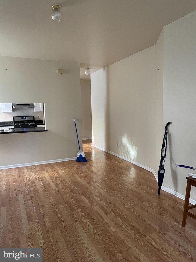 514 W Queen Ln unit 1, Philadelphia, PA 19144 - photo 2