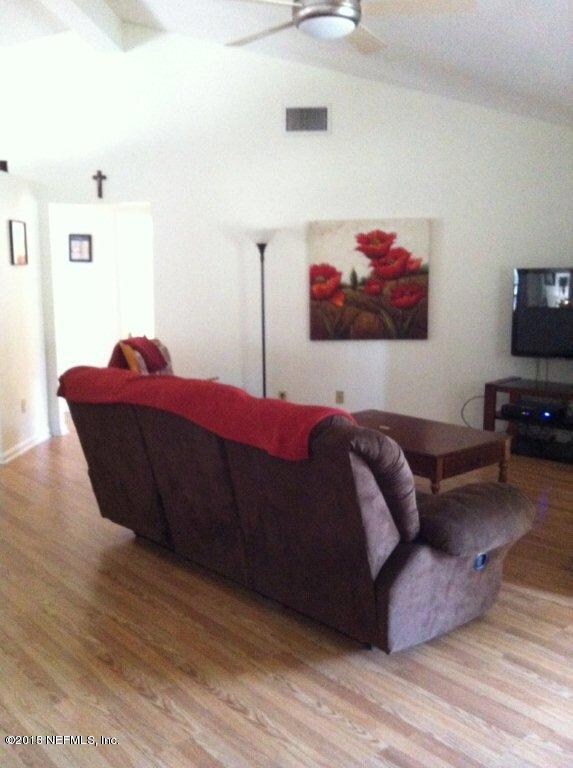 Spacious Family Room