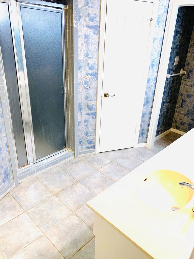 9003 Parkhill Forest Dr, Houston, TX 77088 - photo 6