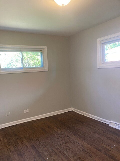 17306 Mahoney Pkwy, Hazel Crest, IL 60429 - photo 4