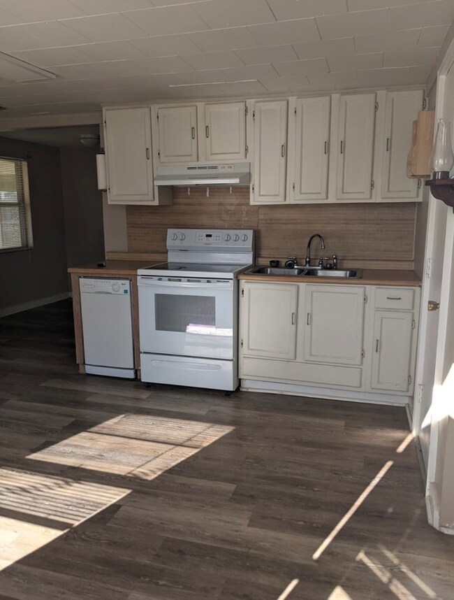 11052 Cedar Springs Rd, Blakely, GA 39823 - photo 2