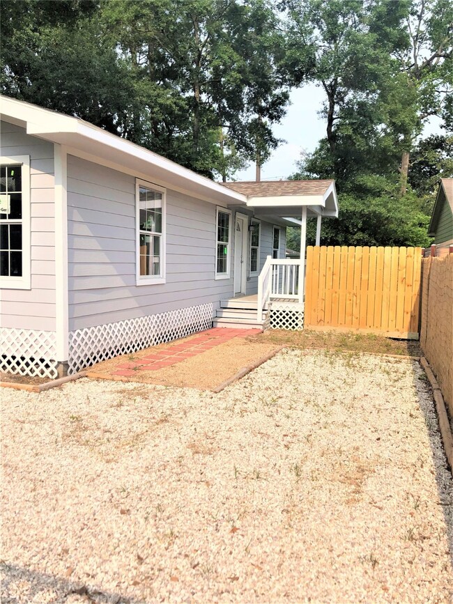 6618 Bethune Dr, Houston, TX 77091 - photo 4