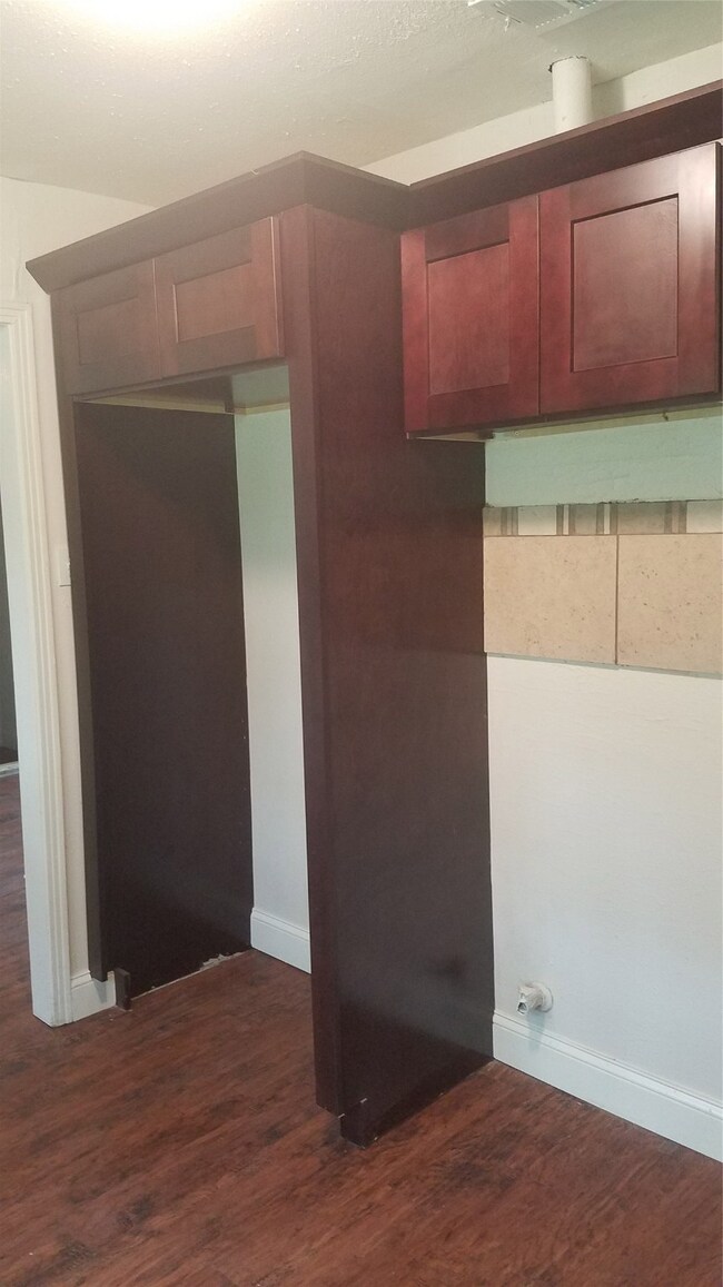 6403 Beekman Rd, Houston, TX 77021 - photo 3