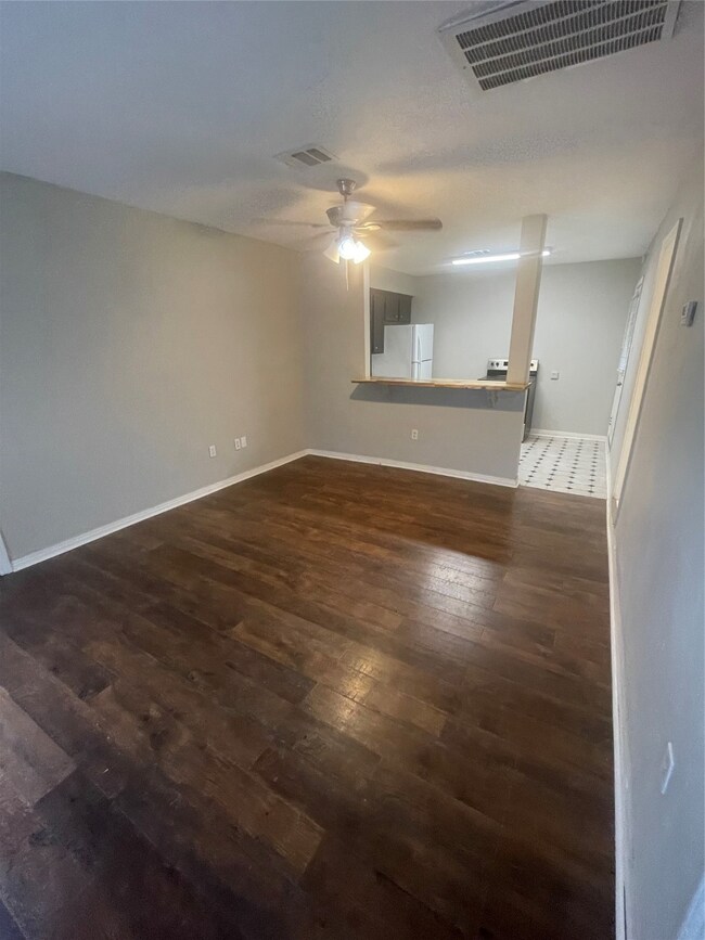 2101 Abingdon Rd, Alvin, TX 77511 - photo 6