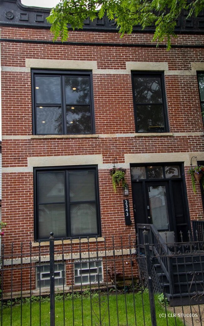 2343 W Grenshaw St unit 2, Chicago, IL 60612 - photo 2