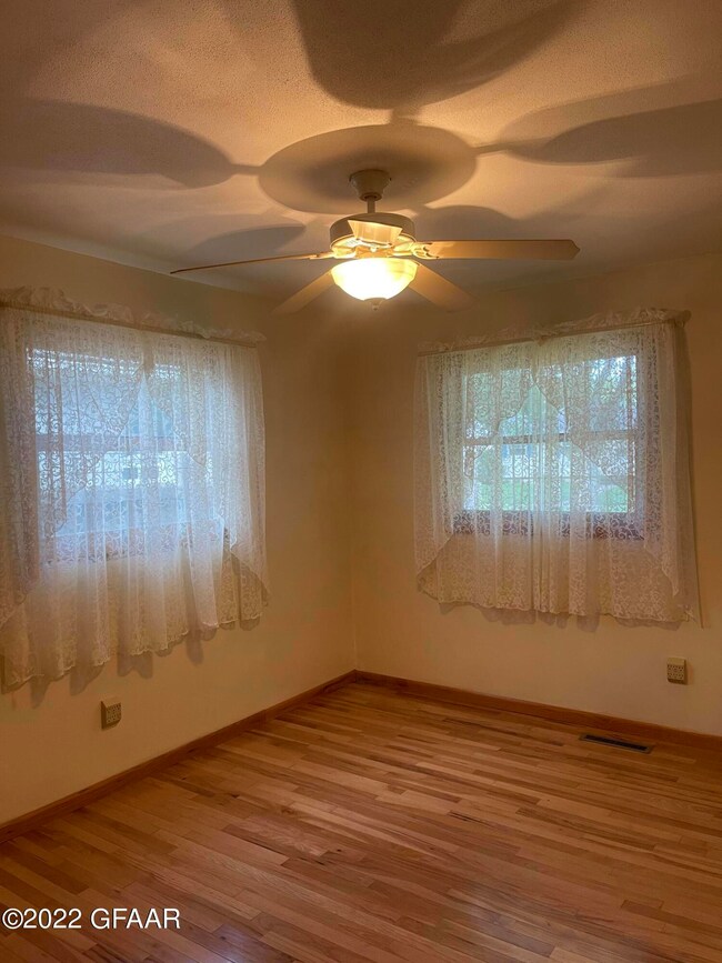 1414 S 19th St, Grand Forks, ND 58201 - photo 5