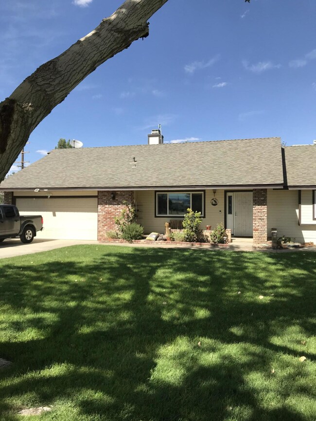 1682 60th St W, Rosamond, CA 93560 - photo 7