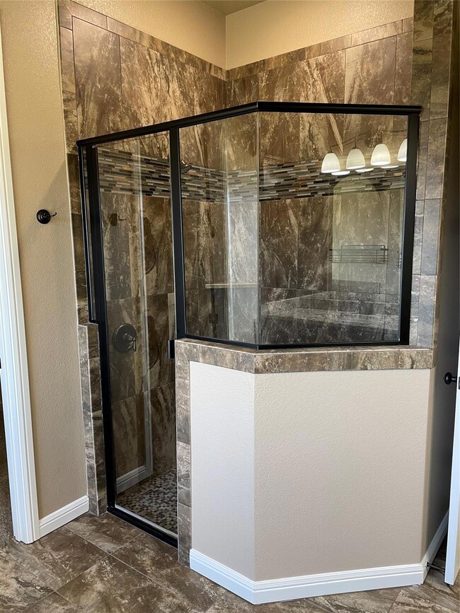 3215 Windcrest Dr, Granbury, TX 76049 - photo 7