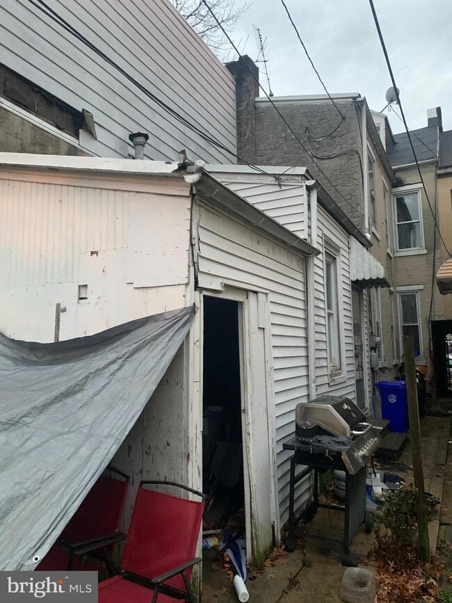1021 Green St, Reading, PA 19604 - photo 2