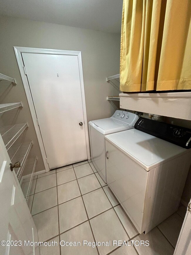 660B Azalea Plaza unit B, Monroe Township, NJ 08831 - photo 5