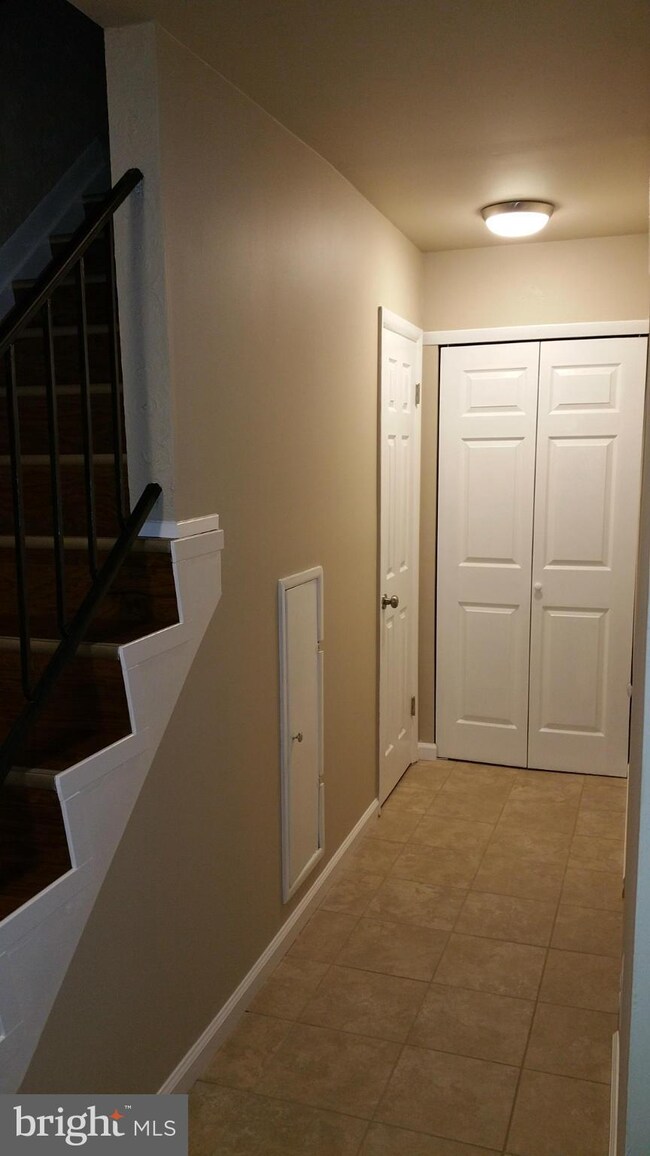 6465 Lamplighter Ridge, Glen Burnie, MD 21061 - photo 3