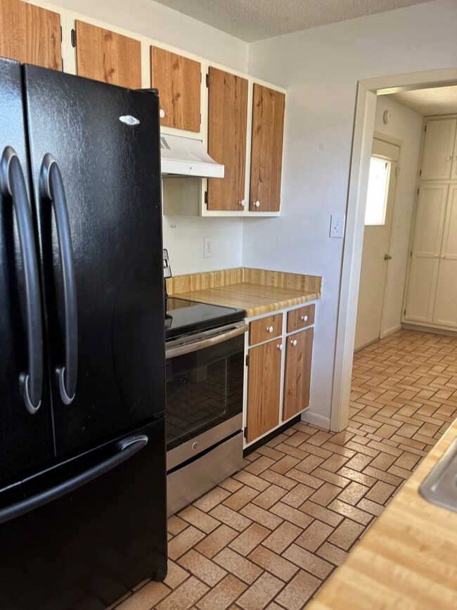 204 Glenmoor Dr, Fredericksburg, TX 78624 - photo 2