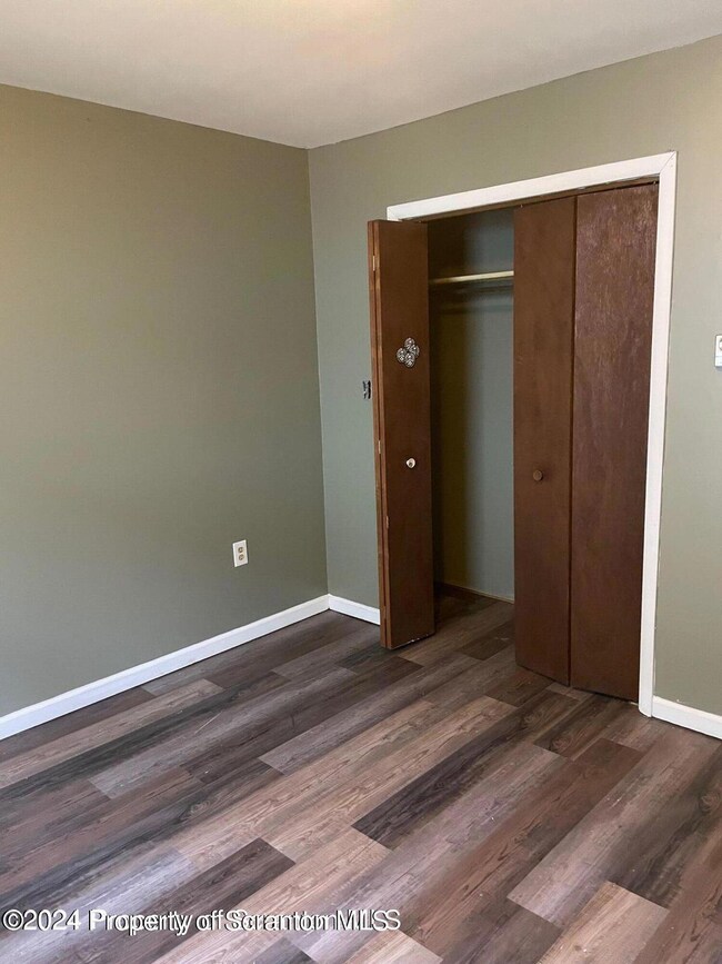 201 Railroad St, Old Forge, PA 18518 - photo 7