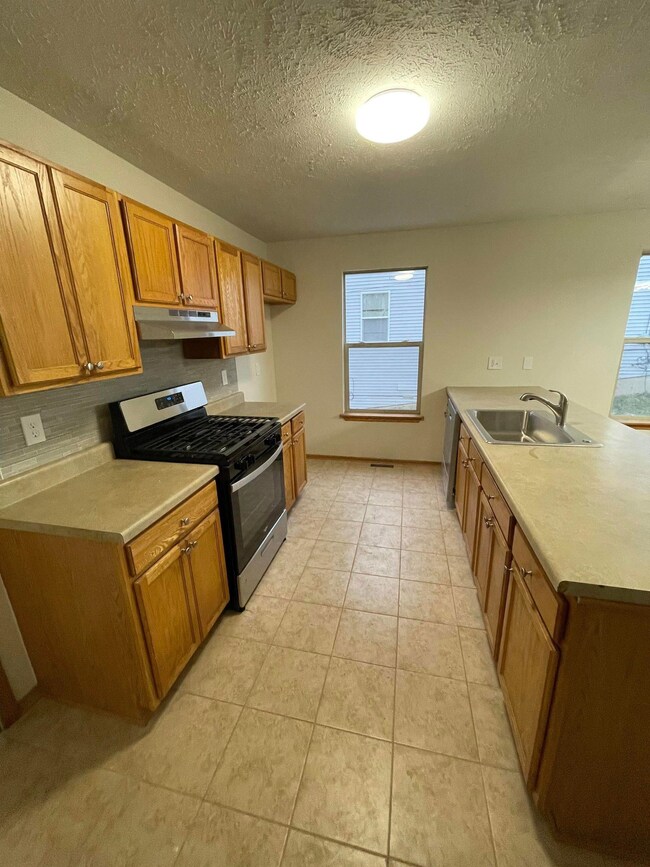 924 N Winnebago St, Rockford, IL 61103 - photo 4