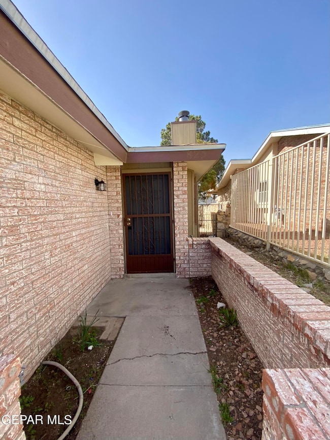 823 Montera Rd, El Paso, TX 79907 - photo 2
