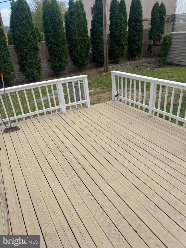 642 Brookline St, Reading, PA 19611 - photo 4