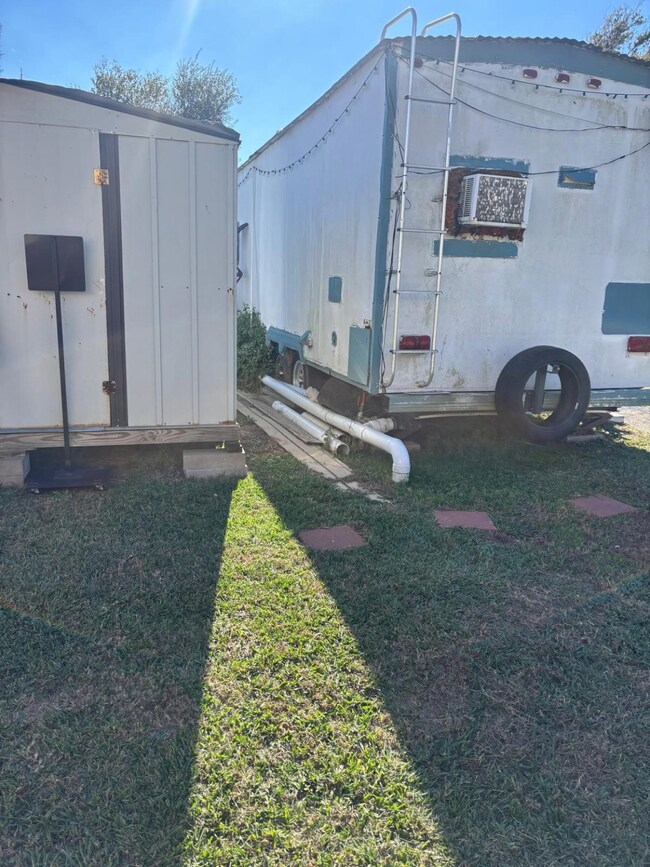 1032 Rd 3570, Cleveland, TX 77327 - photo 6