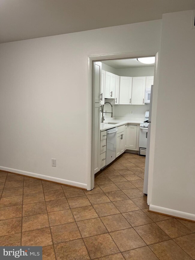 11623 Vantage Hill Rd unit C, Reston, VA 20190 - photo 2