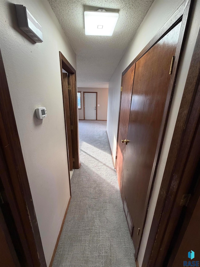 900 N Kiwanis Ave, Sioux Falls, SD 57104 - photo 2