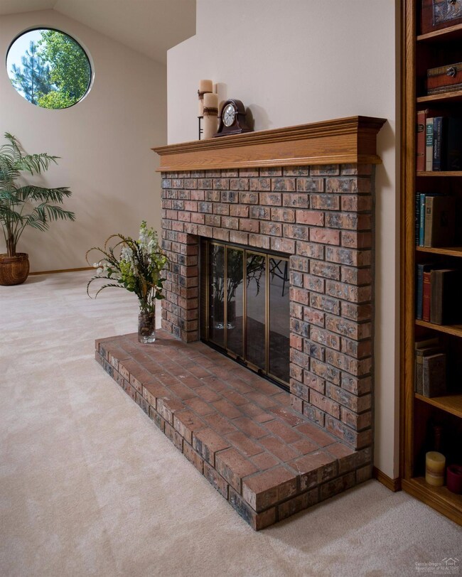 60635 Thunderbird, Bend, OR 97702 - photo 6