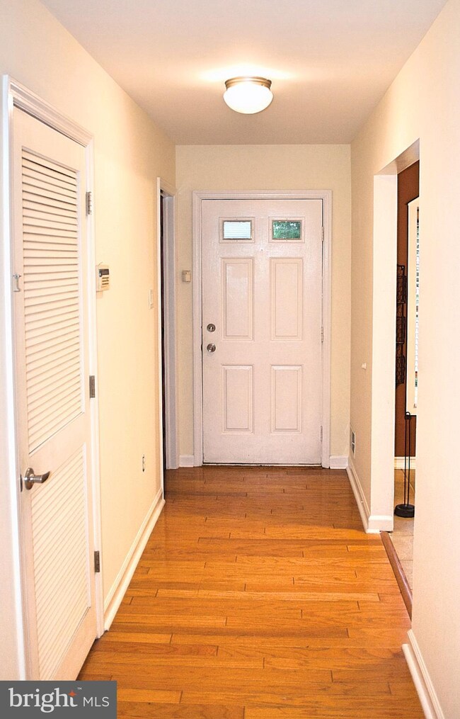 22 Tynemouth Ct, Trenton, NJ 08691 - photo 3