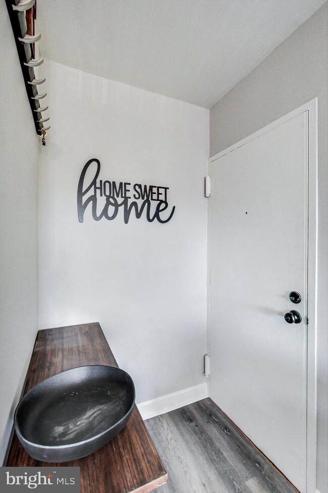 51 Skyhill Rd unit 203, Alexandria, VA 22314 - photo 3