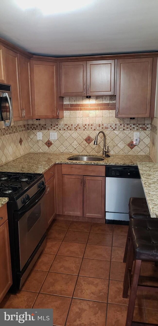 3 Stratford Rd, Glenolden, PA 19036 - photo 6