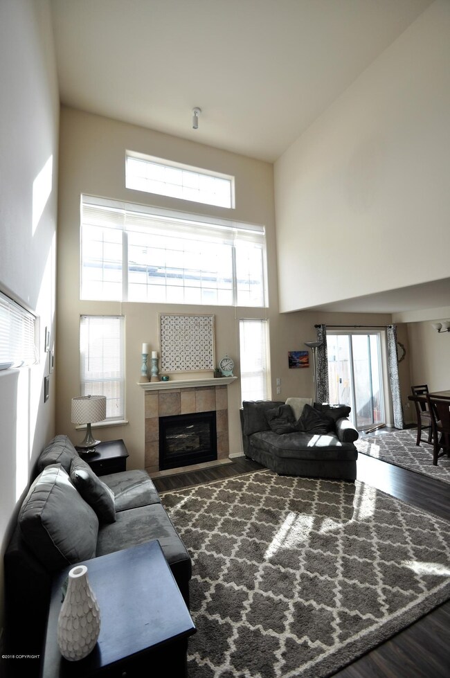 Gorgeous light and vaulted ceilings