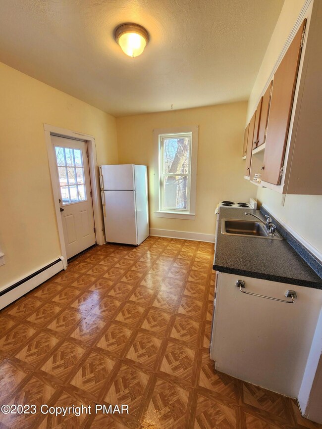 554 N 5th St unit 1, Stroudsburg, PA 18360 - photo 3