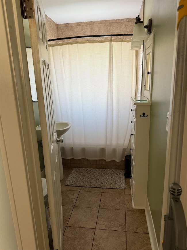 1402 Woodcroft Ave, Flint, MI 48503 - photo 6