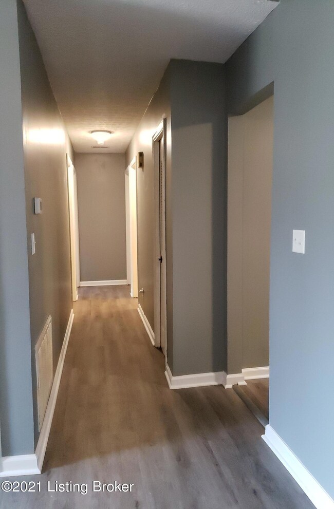 8304 Herrington Ct, Louisville, KY 40228 - photo 7