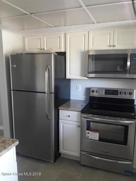 1558 University Unit 507 001