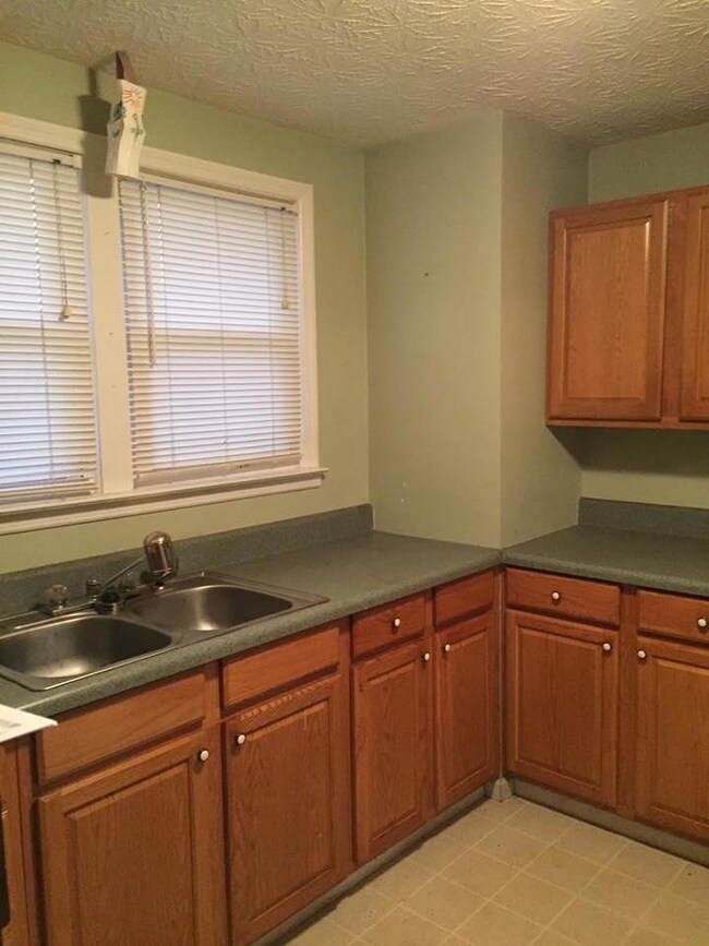 702 College St, Manchester, TN 37355 - photo 5