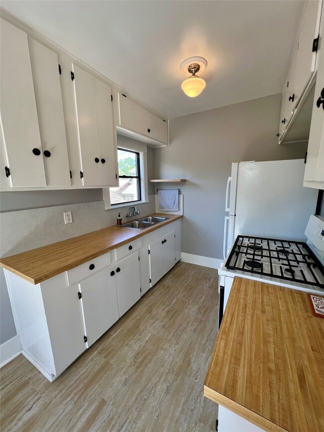 4006 Julian St, Houston, TX 77009 - photo 4