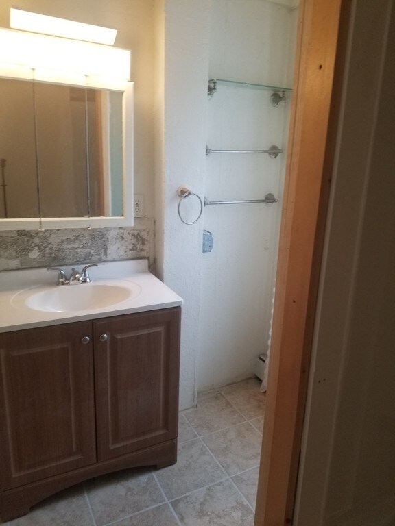 25 Derby St unit 1, Worcester, MA 01604 - photo 5