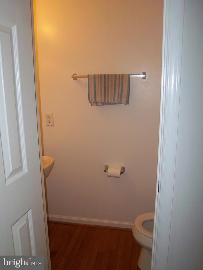 12520 Hawks Nest Ln, Germantown, MD 20876 - photo 4