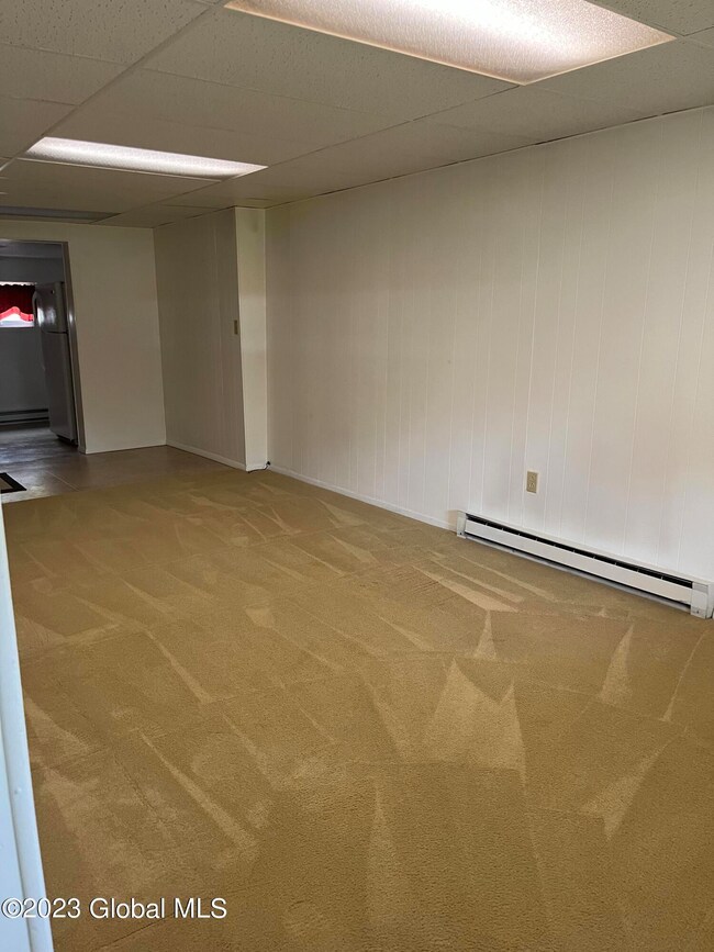 524 Maple Ave unit 4, Saratoga Springs, NY 12866 - photo 2