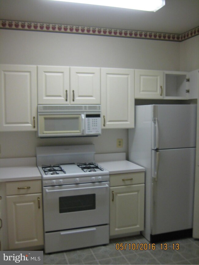 9211 Groffs Mill Dr, Owings Mills, MD 21117 - photo 3